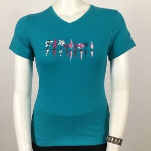 NWOT McKINLEY Dry climate V-Neck Tee Shirt